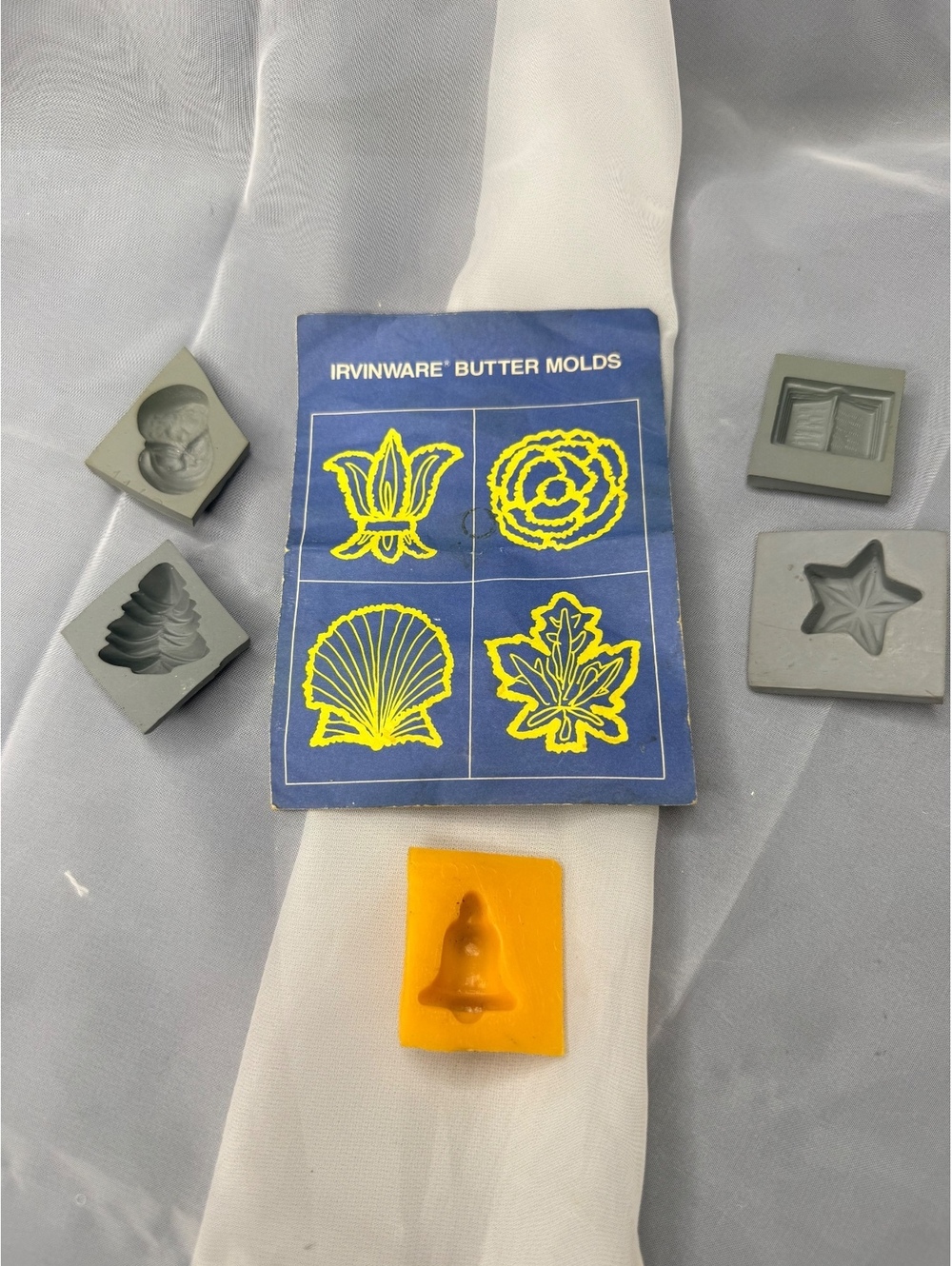 Irvinware Butter Molds 5 Pc Lot w/ 1981 Recipe Book Vintage Holiday Shapes